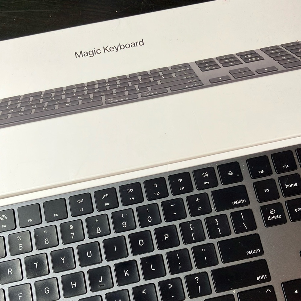 Apple Magic Keyboard with numeric keypad-Black